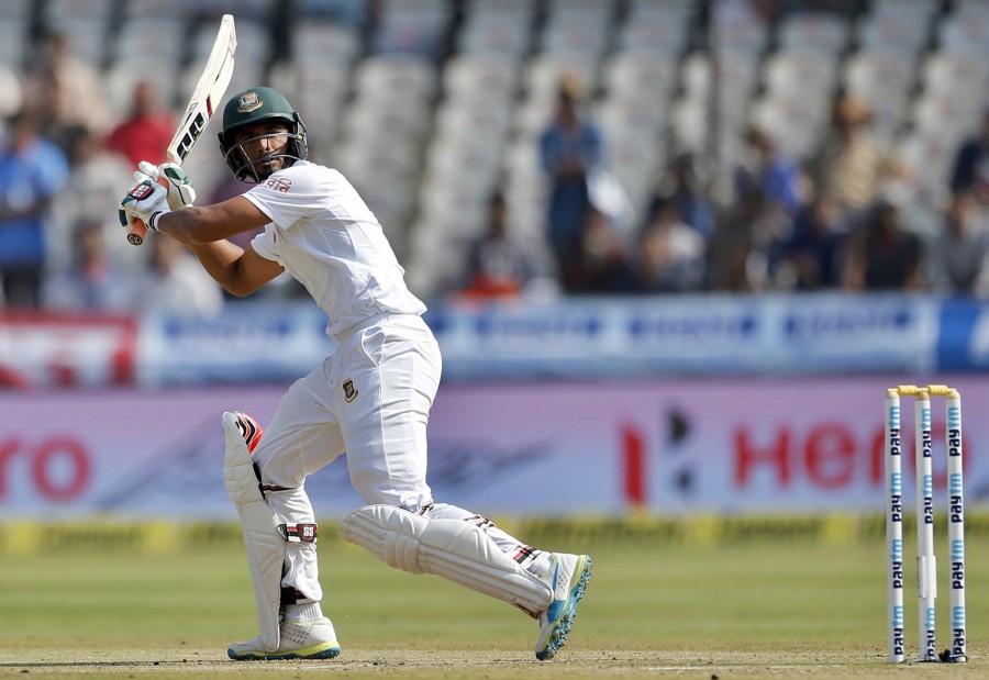 Mahmudullah carries Bangladesh's hopes